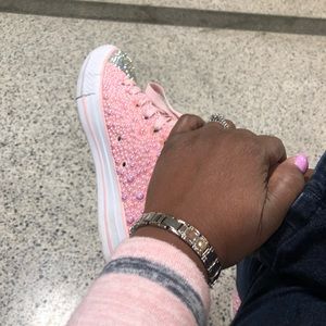 Women’s custom low-top Converse pink/silver